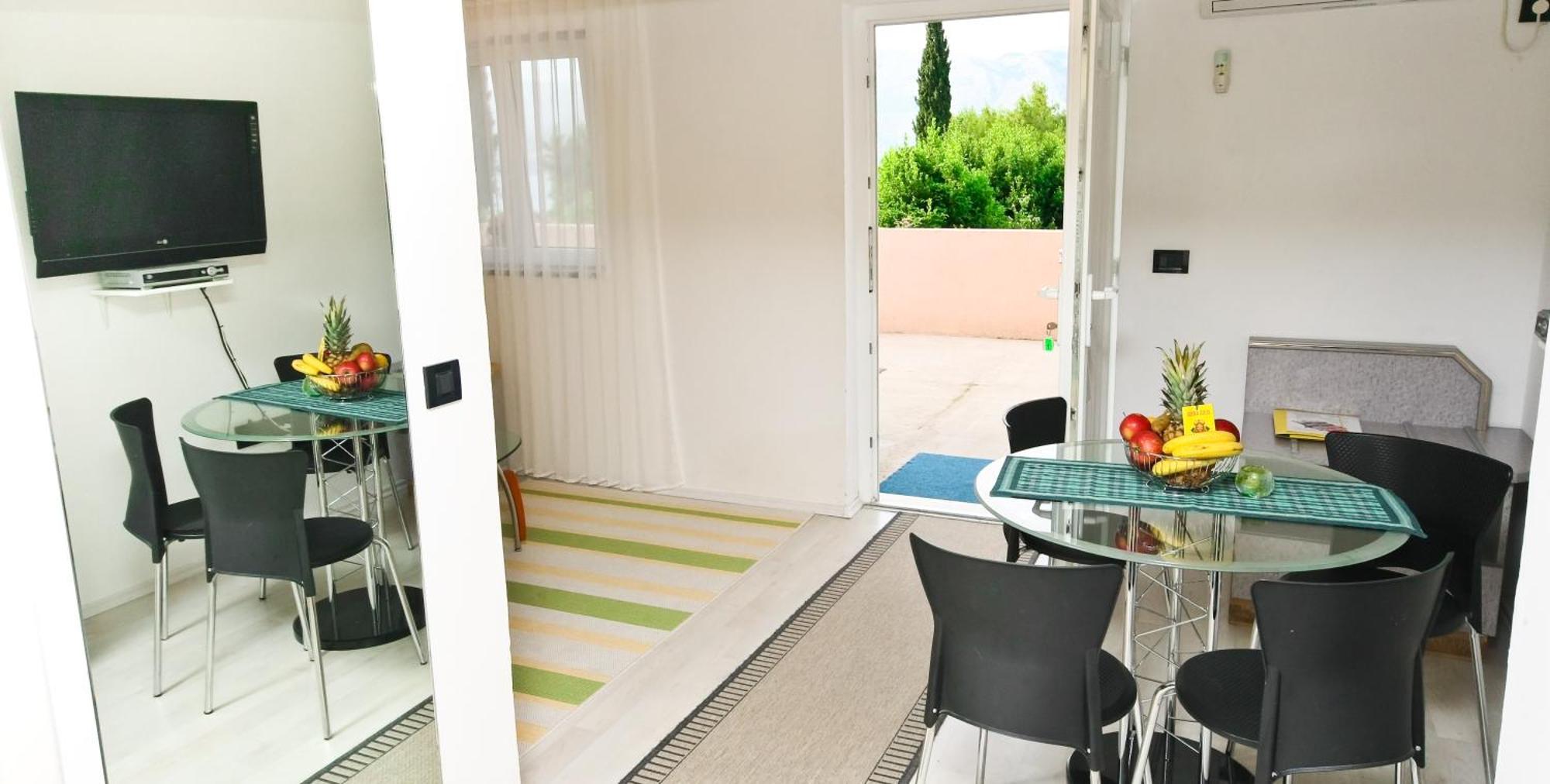 Apartments Villa Ana 챠브타트 외부 사진